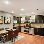 The Dreamers Penthouse-Funky 3Bd In Center City